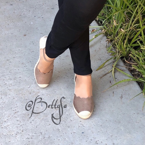 closed toe espadrille sandals - Picture 4 of 7